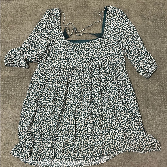 Pretty Spring Dress - Picture 3 of 3